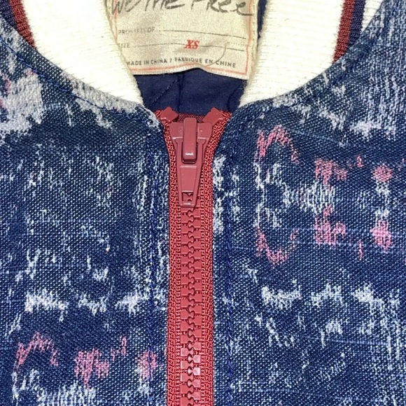 Free People Women's Bomber Jacket Size XS Varsity Chambray Print We The Free - Picture 4 of 10